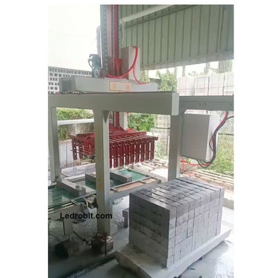โรบอตชาร์จและปล่อยของไฟฟ้าที่มี 2-5 แกนและจอ LCD